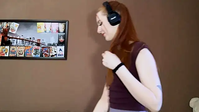 Snapshot of MichelinaCropleys chatting on 12.04.25 MichelinaCropleys online show from 12.04.25