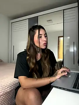 thauanydemontie online show from 11.21.25