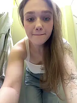 Snapshot of RussianWoman chatting on 12.16.25 RussianWoman online show from 12.16.25