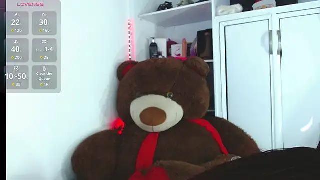 Snapshot of mia_fernand chatting on 11.25.25 mia fernand online show from 11.25.25