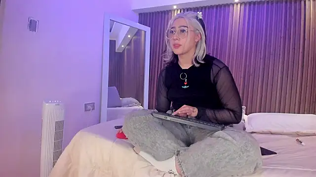 GabyRose9 online show from 04.22.26