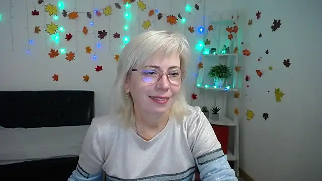 Snapshot of LaurenWishy chatting on 11.30.25 LaurenWishy online show from 11.30.25