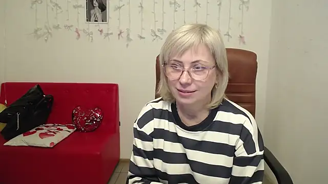 Snapshot of LaurenWishy chatting on 01.19.26 LaurenWishy online show from 01.19.26