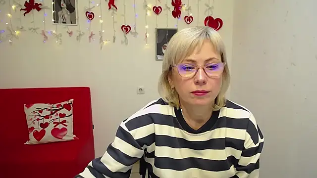 Snapshot of LaurenWishy chatting on 02.05.26 LaurenWishy online show from 02.05.26