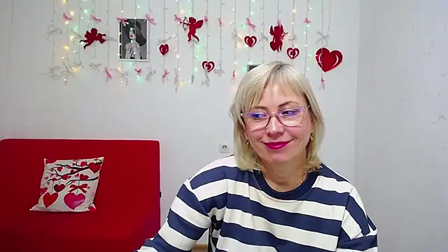 Snapshot of LaurenWishy chatting on 02.06.26 LaurenWishy online show from 02.06.26