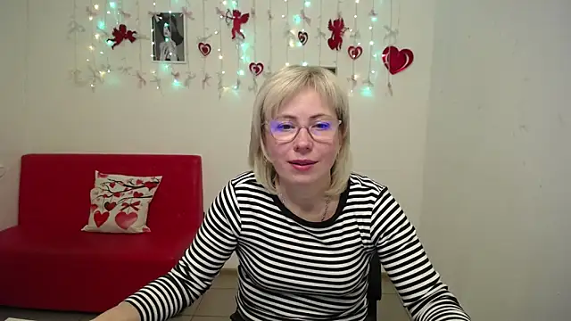 Snapshot of LaurenWishy chatting on 02.14.26 LaurenWishy online show from 02.14.26