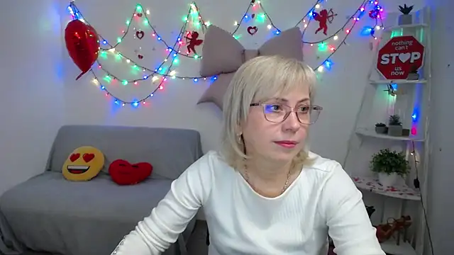 Snapshot of LaurenWishy chatting on 02.16.26 LaurenWishy online show from 02.16.26