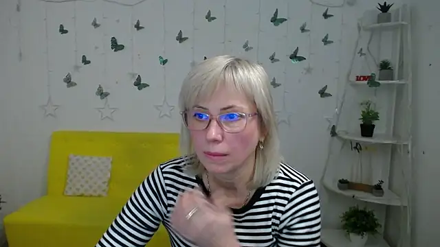 Snapshot of LaurenWishy chatting on 02.20.26 LaurenWishy online show from 02.20.26