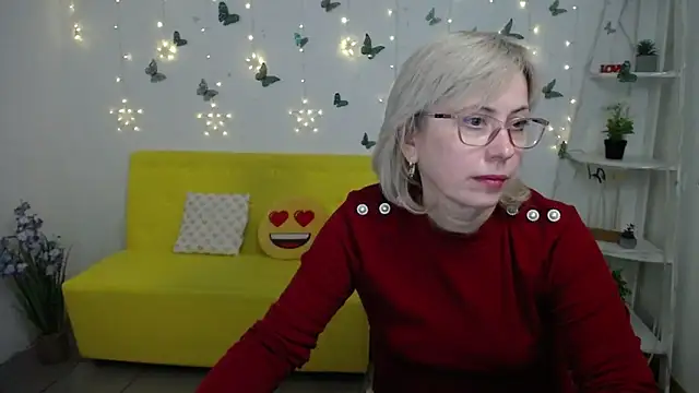 Snapshot of LaurenWishy chatting on 02.23.26 LaurenWishy online show from 02.23.26