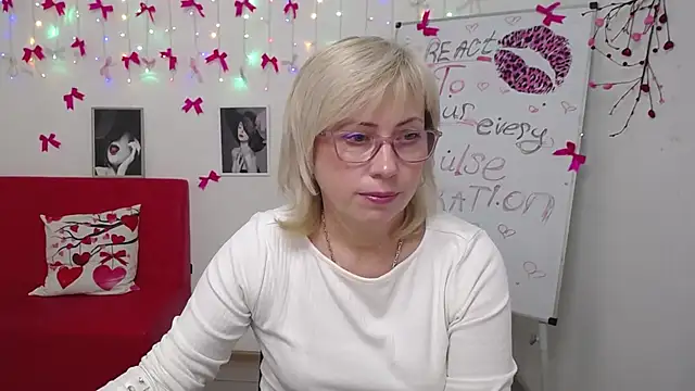 Snapshot of LaurenWishy chatting on 03.05.26 LaurenWishy online show from 03.05.26