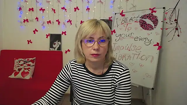 Snapshot of LaurenWishy chatting on 03.10.26 LaurenWishy online show from 03.10.26