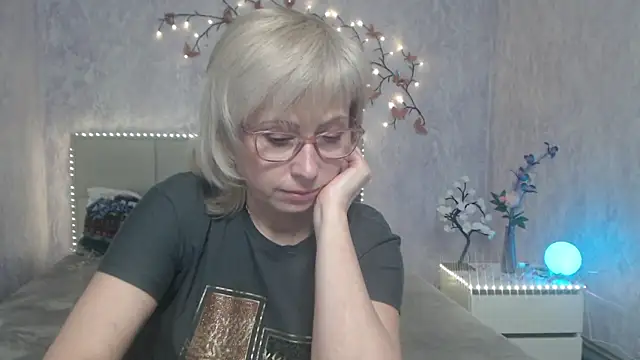 Snapshot of LaurenWishy chatting on 03.13.26 LaurenWishy online show from 03.13.26