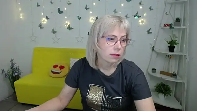 Snapshot of LaurenWishy chatting on 03.15.26 LaurenWishy online show from 03.15.26