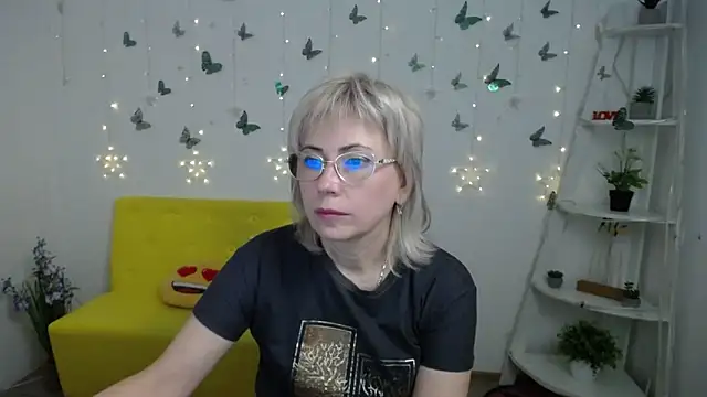 Snapshot of LaurenWishy chatting on 03.17.26 LaurenWishy online show from 03.17.26