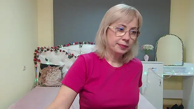 Snapshot of LaurenWishy chatting on 03.22.26 LaurenWishy online show from 03.22.26