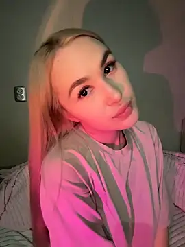 Snapshot of Miss_Alisse chatting on 11.28.25 Miss Alisse online show from 11.28.25