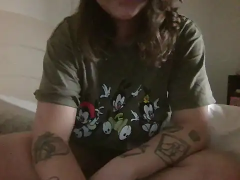 Snapshot of xxxluana chatting on 11.24.25 xxxluana online show from 11.24.25