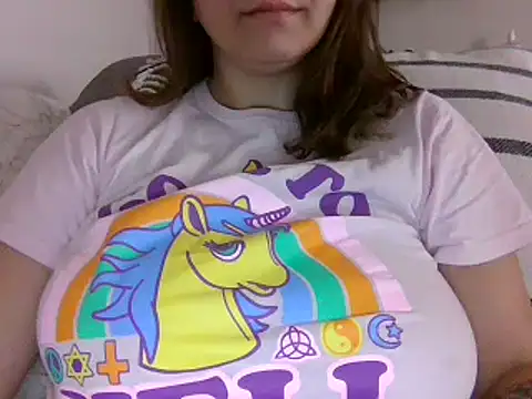 Snapshot of xxxluana chatting on 11.27.25 xxxluana online show from 11.27.25