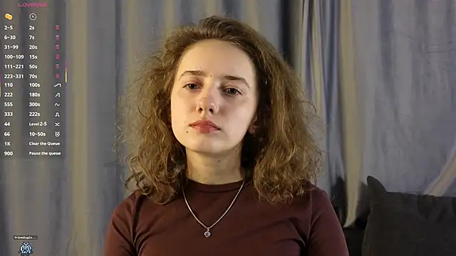 Snapshot of CuteLunette chatting on 12.14.25 CuteLunette online show from 12.14.25