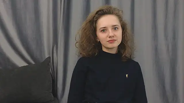 Snapshot of CuteLunette chatting on 12.15.25 CuteLunette online show from 12.15.25