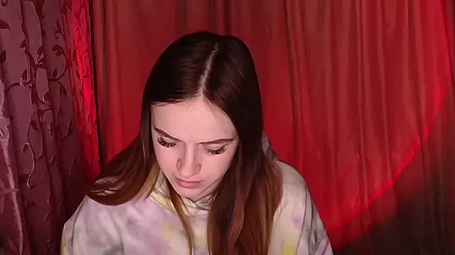 Illa May online show from 03.04.26