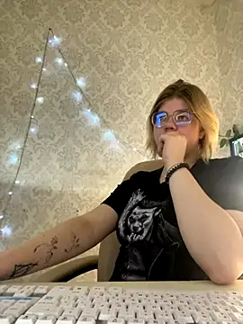 KrisRoyal online show from 11.21.25