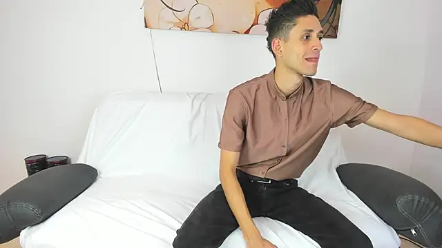 Snapshot of dracke_and_zara chatting on 12.17.25 dracke and zara online show from 12.17.25