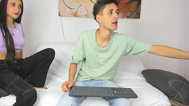 Snapshot of dracke_and_zara chatting on 12.18.25 dracke and zara online show from 12.18.25