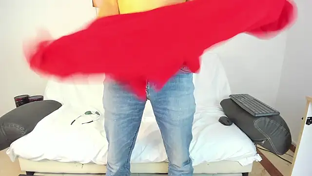 Snapshot of dracke_and_zara chatting on 12.19.25 dracke and zara online show from 12.19.25