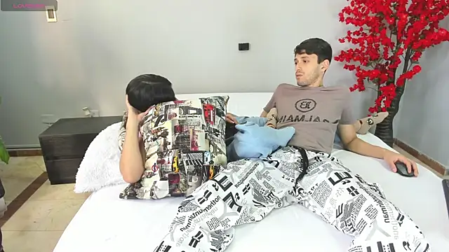 Snapshot of dracke_and_zara chatting on 01.16.26 dracke and zara online show from 01.16.26