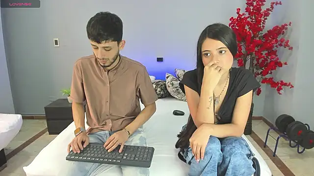 Snapshot of dracke_and_zara chatting on 02.13.26 dracke and zara online show from 02.13.26