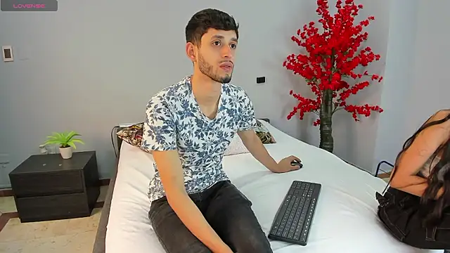 Snapshot of dracke_and_zara chatting on 02.19.26 dracke and zara online show from 02.19.26