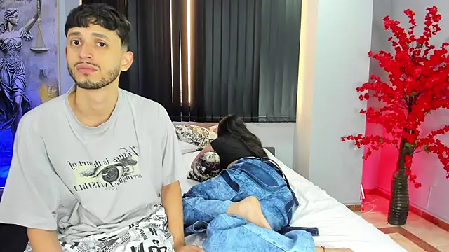 Snapshot of dracke_and_zara chatting on 03.10.26 dracke and zara online show from 03.10.26