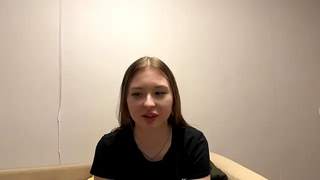 Snapshot of DivaRay chatting on 11.23.25 DivaRay online show from 11.23.25