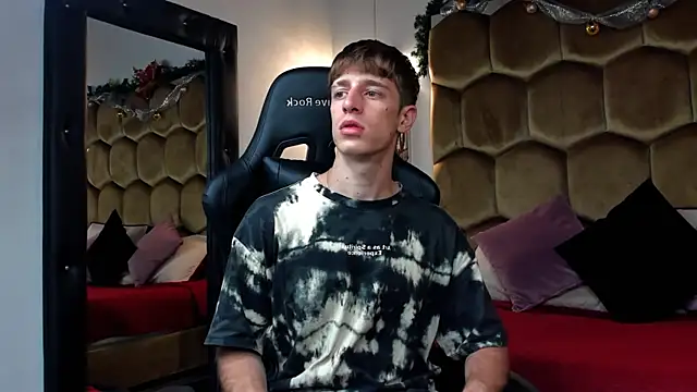 Snapshot of Ostin_Saints chatting on 12.03.25 Ostin Saints online show from 12.03.25