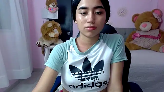 Snapshot of xoxo_melany chatting on 12.21.25 xoxo melany online show from 12.21.25