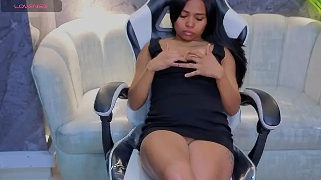 Snapshot of Sofia_Tx_ chatting on 12.01.25 Sofia Tx online show from 12.01.25