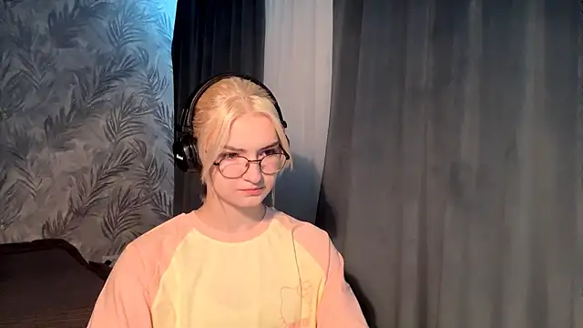 Snapshot of Cindi_Jacobs chatting on 11.21.25 Cindi Jacobs online show from 11.21.25