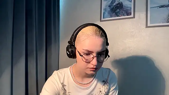 Snapshot of Cindi_Jacobs chatting on 11.27.25 Cindi Jacobs online show from 11.27.25