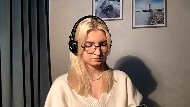 Snapshot of Cindi_Jacobs chatting on 12.17.25 Cindi Jacobs online show from 12.17.25