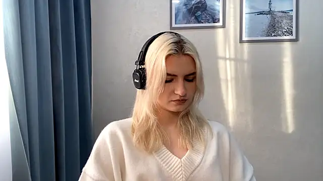 Snapshot of Cindi_Jacobs chatting on 12.18.25 Cindi Jacobs online show from 12.18.25