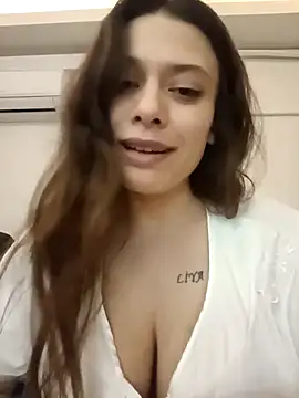 Snapshot of DevinAras chatting on 04.06.26 DevinAras online show from 04.06.26