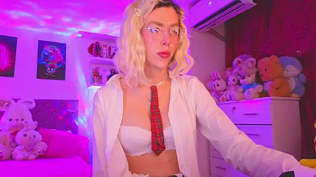 Snapshot of MadamBarbiee chatting on 11.26.25 MadamBarbiee online show from 11.26.25