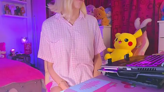 Snapshot of MadamBarbiee chatting on 12.01.25 MadamBarbiee online show from 12.01.25