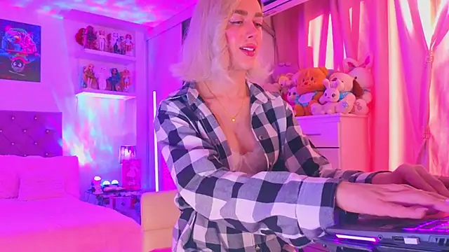 Snapshot of MadamBarbiee chatting on 12.13.25 MadamBarbiee online show from 12.13.25