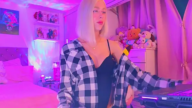 Snapshot of MadamBarbiee chatting on 12.21.25 MadamBarbiee online show from 12.21.25