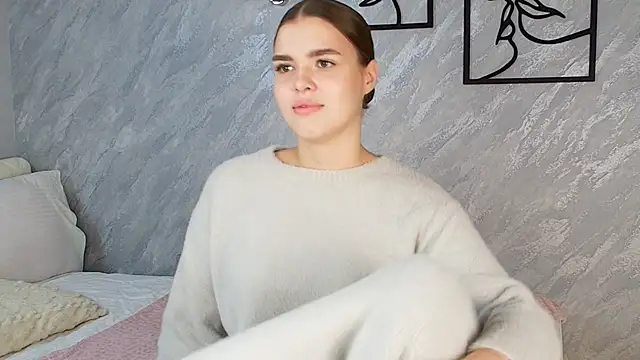 Snapshot of StephaniRoger chatting on 11.21.25 StephaniRoger online show from 11.21.25