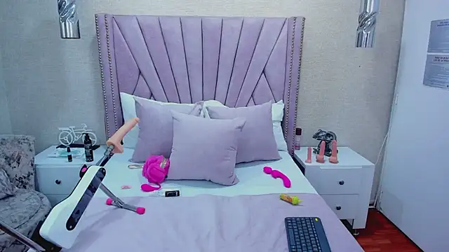 Snapshot of ViolettFrosst chatting on 11.20.25 ViolettFrosst online show from 11.20.25