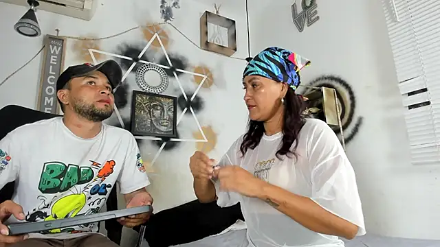 Snapshot of StephaniaAndRandy chatting on 11.27.25 StephaniaAndRandy online show from 11.27.25