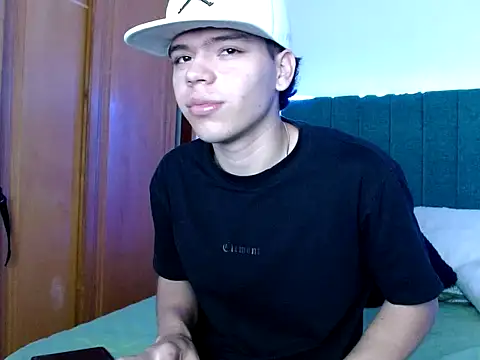 Snapshot of Lincon_Ale chatting on 12.04.25 Lincon Ale online show from 12.04.25